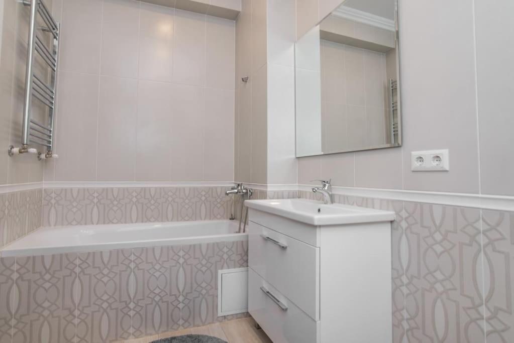 Grand Excelent New Ultra Central Apartments Chişinǎu Buitenkant foto