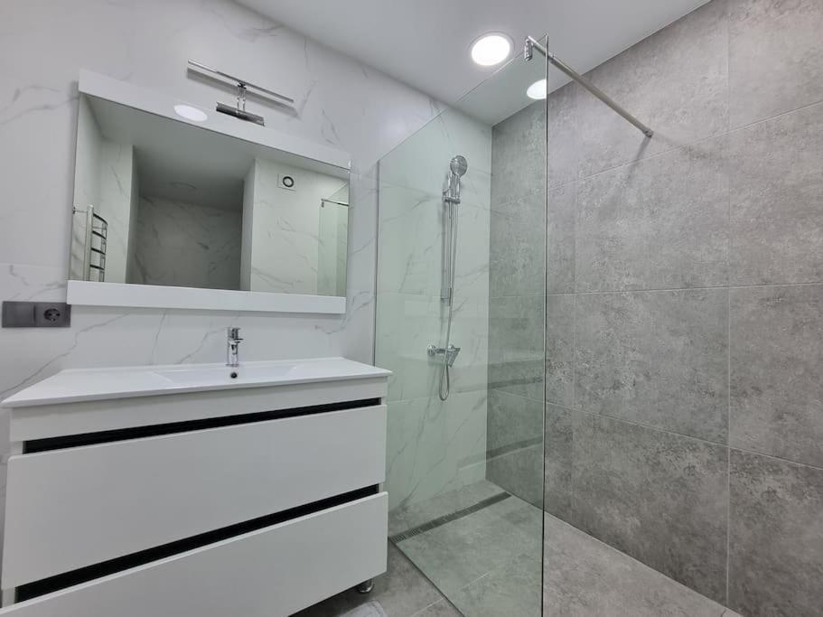 Grand Excelent New Ultra Central Apartments Chişinǎu Buitenkant foto